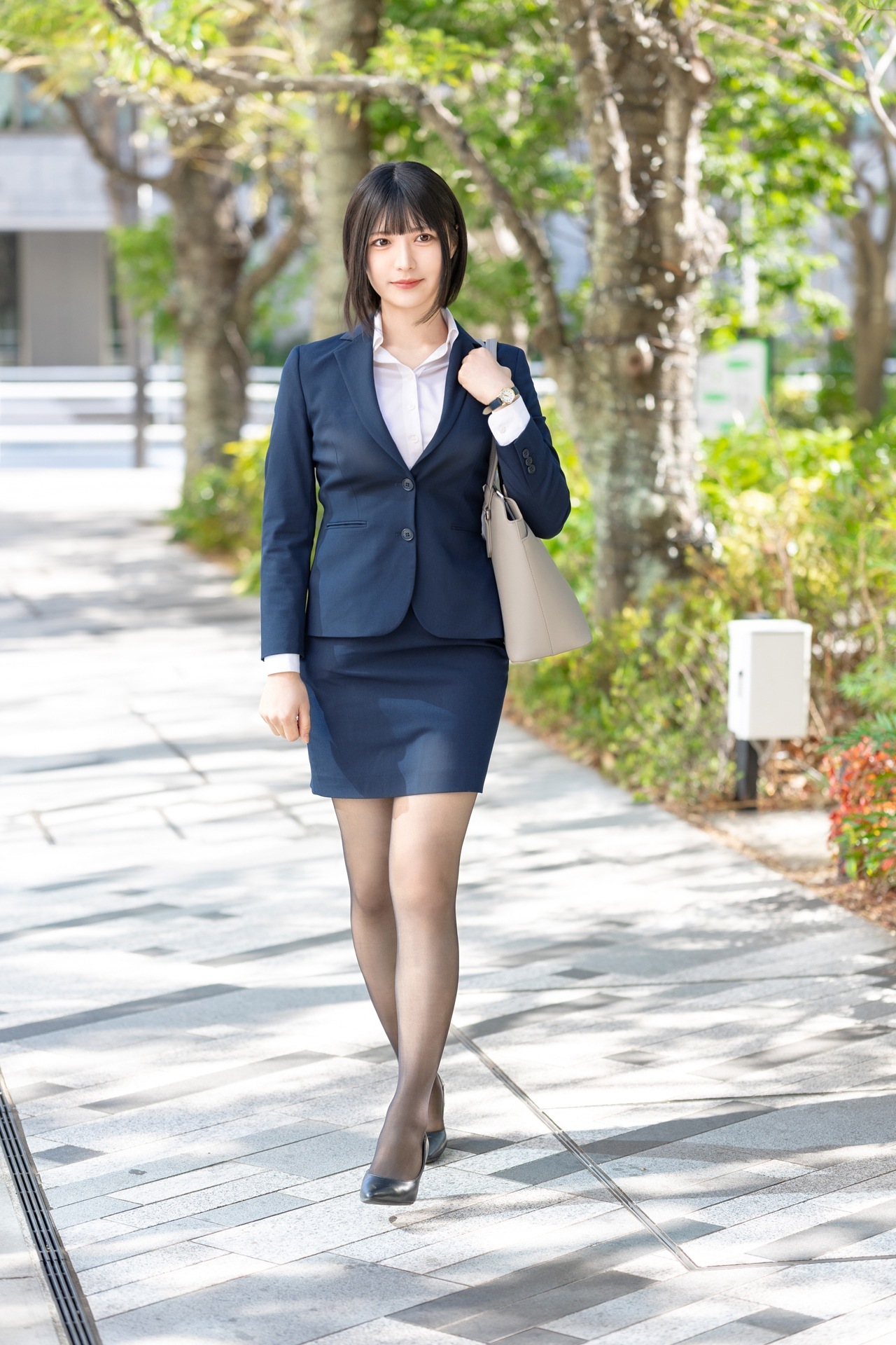 虹村ゆみ 美少女の新卒OLとセックス